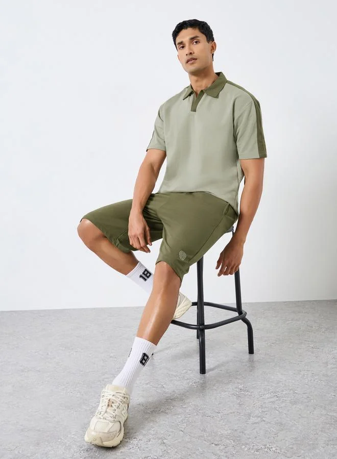 ستايلي طقم منسق من شورت وتيشيرت واسع بياقة بولو وأكمام قصيرة